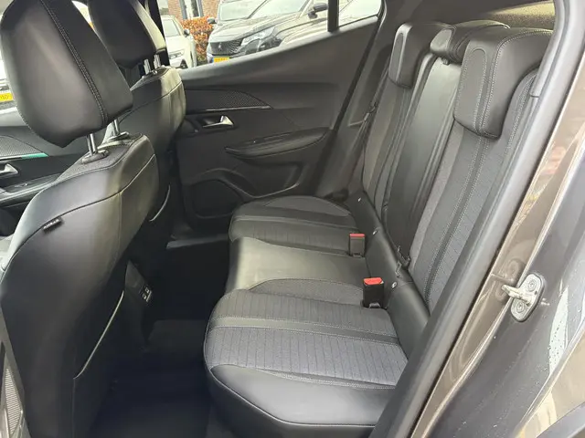 Peugeot 2008 1.2 PureTech Allure Pack 2021 Benzine 25