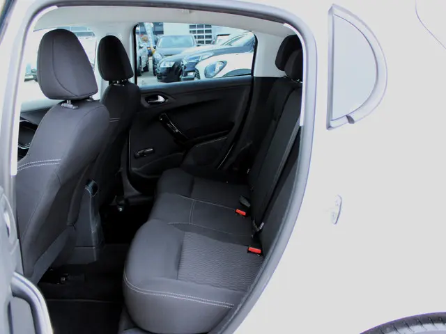 Peugeot 208 1.2 PureTech Blue Lion 2017 Benzine 6