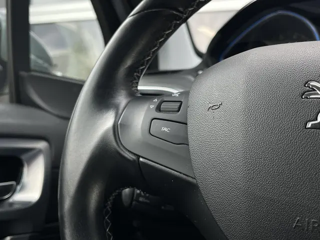 Peugeot 2008 1.2 PureTech Allure 2018 Benzine 15