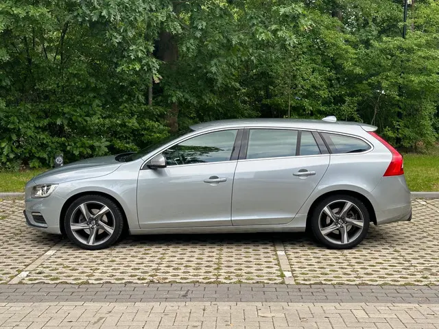 Volvo V60 1.6 T3 R-Design Trekhaak 2015 Benzine 8