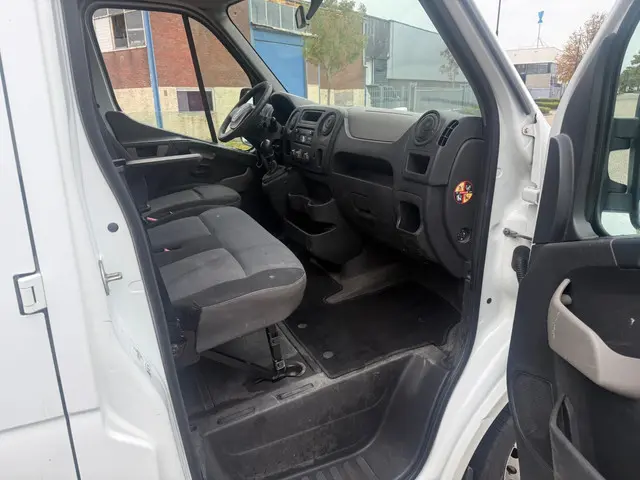 Renault Master T35 2.3 dCi L4H2 DL HD 2012 2012 Diesel 11