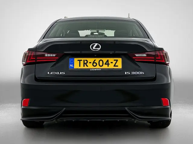 Lexus IS 300h Limited 2015 Hybride Benzine 21