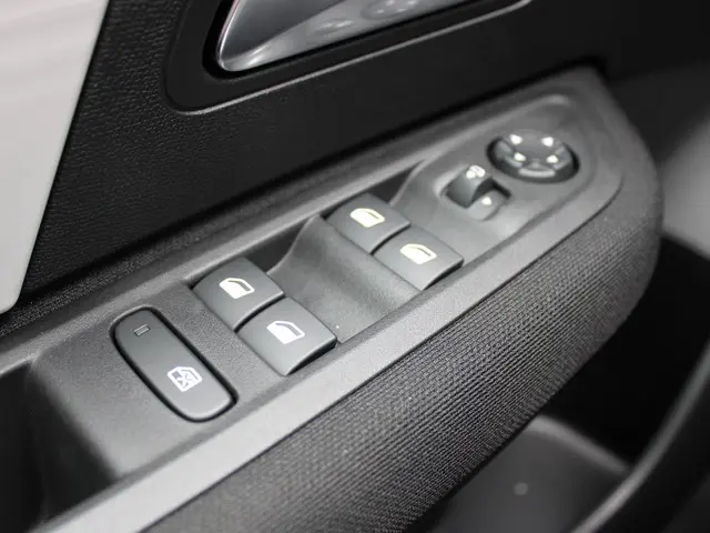 Citroën C4 HYBRID 145 BUSINESS 2025 Hybride Benzine 26