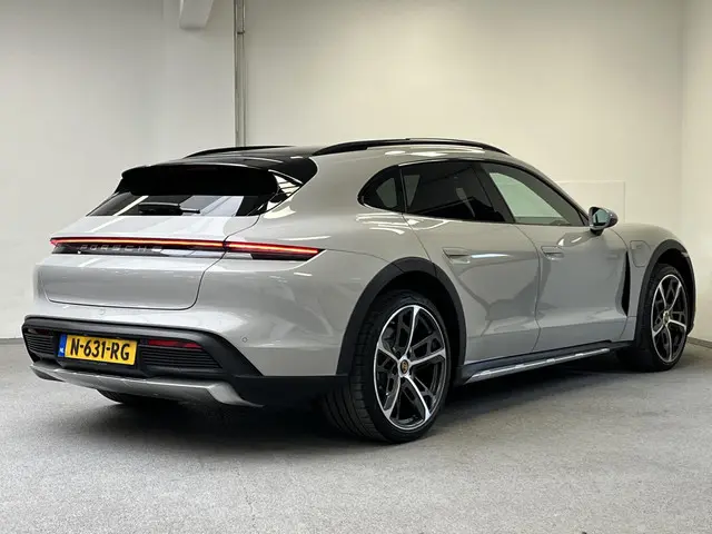 Porsche Taycan Cross Turismo 4 93 kWh 2021 Elektrisch 8