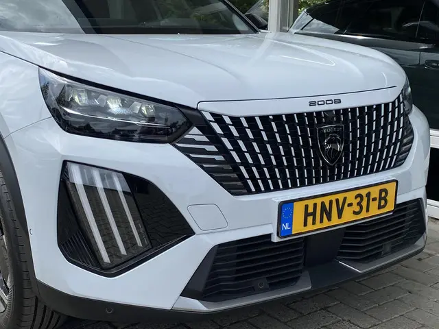 Peugeot 2008 1.2T 130pk Automaat GT 2023 Benzine 22
