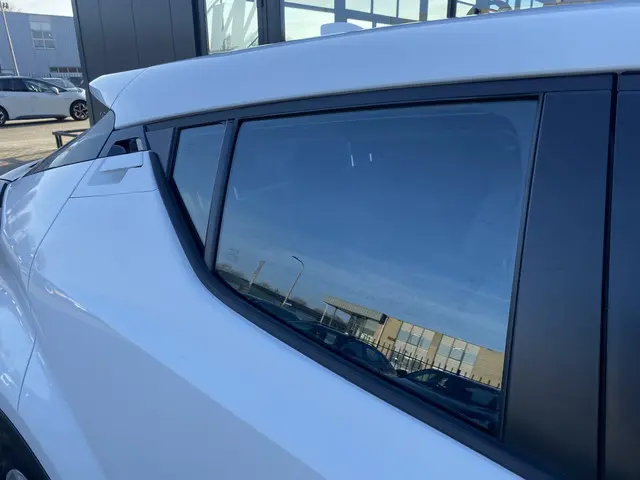 Toyota C-HR 1.8 Hybrid Active 2023 Hybride Benzine 6