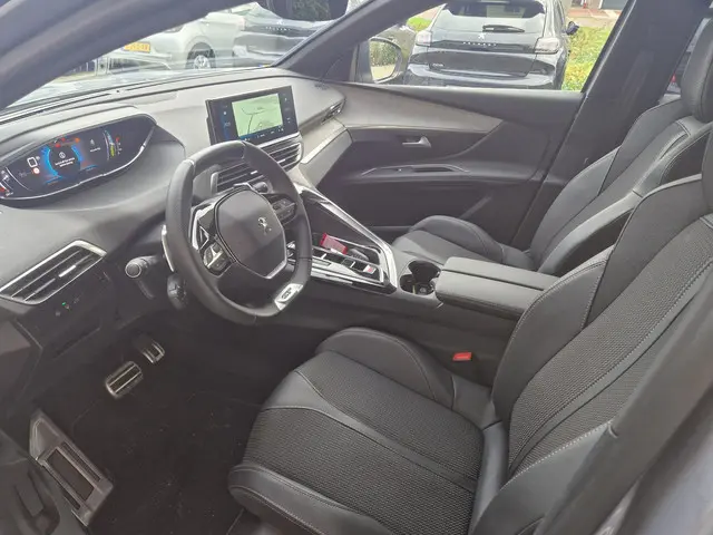 Peugeot 3008 1.2 Hybrid 145 GT 2024 Hybride Benzine 4