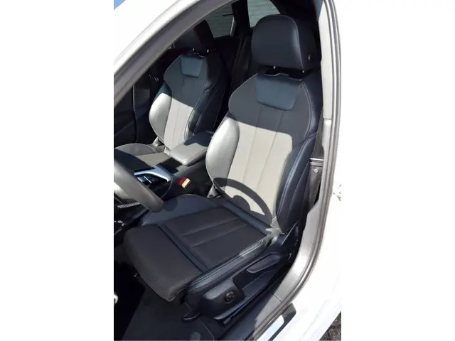 Audi A4 Avant 40 TFSI quattro S edition 2022 Benzine 16