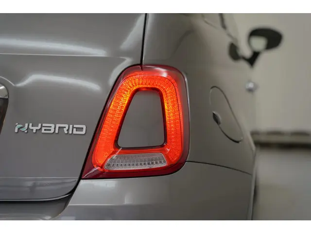 Fiat 500 1.0 Hybrid Dolcevita [ El.kap Climate ] 2022 Benzine 32