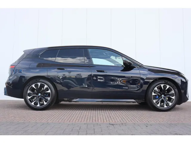 BMW iX xDrive45 2025 Elektrisch 4