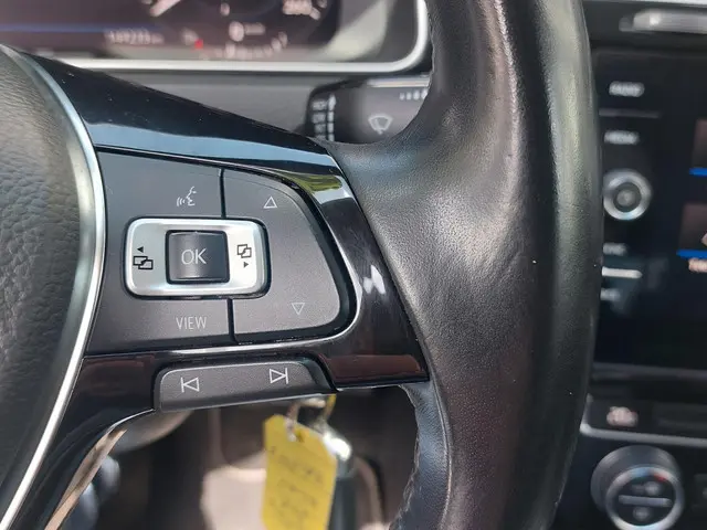 Volkswagen Golf 1.5 TSI Highline 2019 Benzine 23