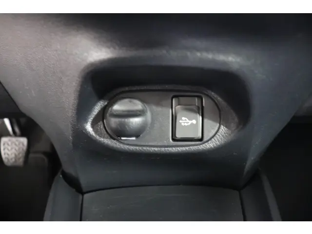 Toyota Yaris 1.5 VVT-i Design Sport, 2018 Benzine 31