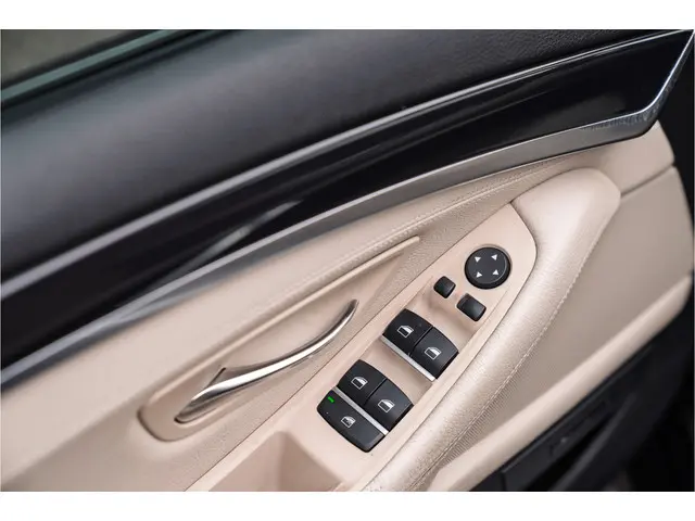 BMW 5 Serie 528i High Executive | 2013 Benzine 11