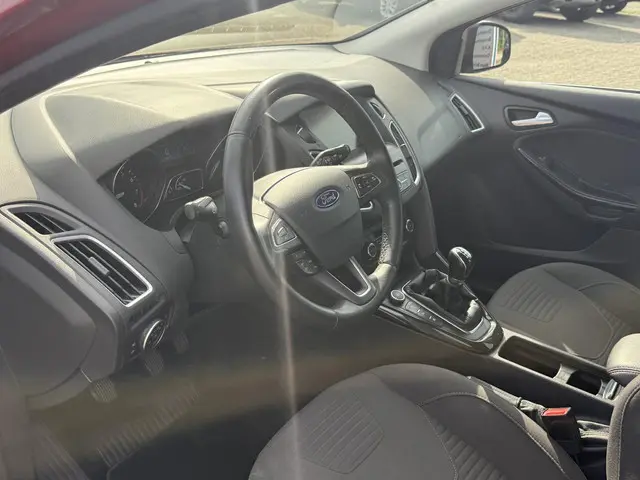 Ford Focus Wagon 1.0 Ecoboost Titanium 2016 Benzine 26