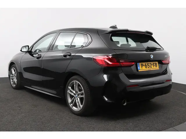 BMW 1 Serie 118i Business Edition 2022 Benzine 55