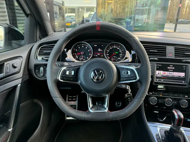 Volkswagen Golf 2.0 TSI GTI Clubsport 2017 Benzine 12