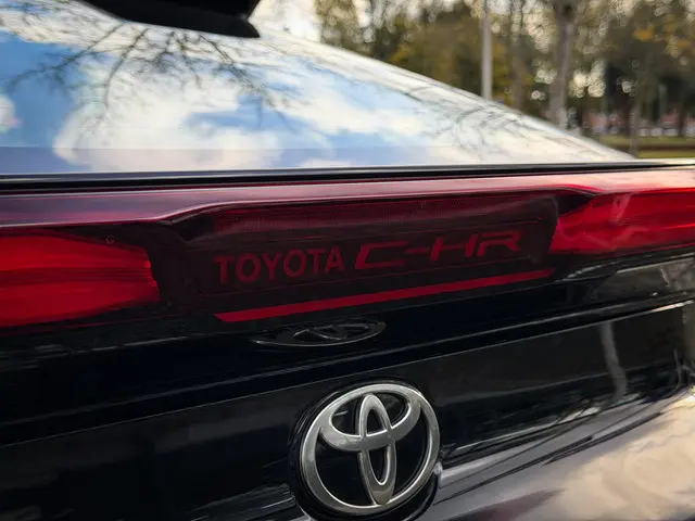 Toyota C-HR 1.8 Hybrid 140 Active 2024 Hybride Benzine 12