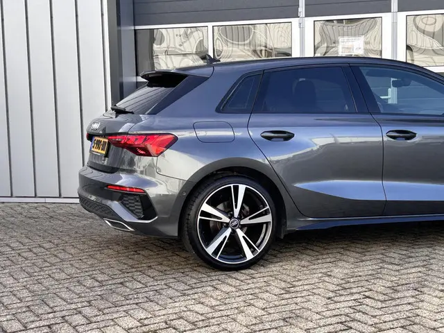 Audi A3 Sportback 30 TFSI S edition 2023 Benzine 8