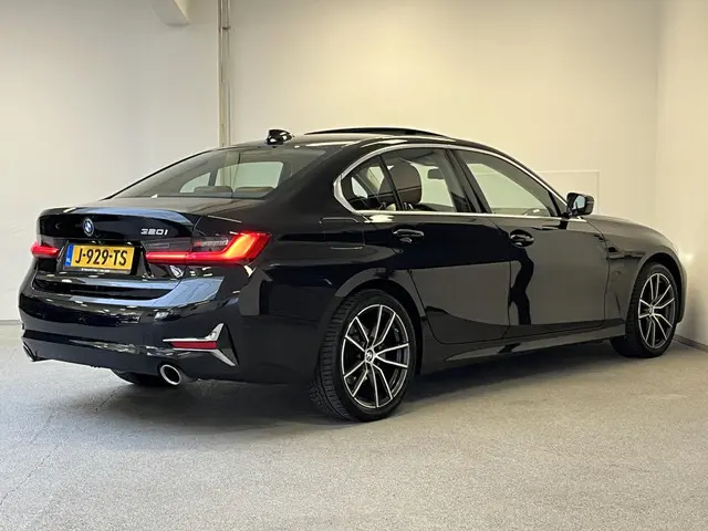 BMW 3 Serie 320i Luxury High Executive 2020 Benzine 2