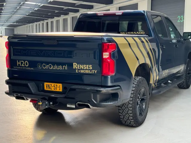 Chevrolet Silverado 2
