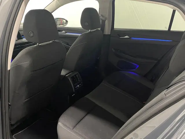 Volkswagen Golf 1.5 eTSI Active 2023 Benzine 37