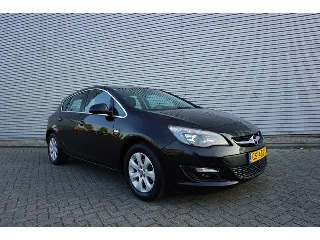 Opel Astra 1.4 Turbo Blitz 2015 Benzine 2