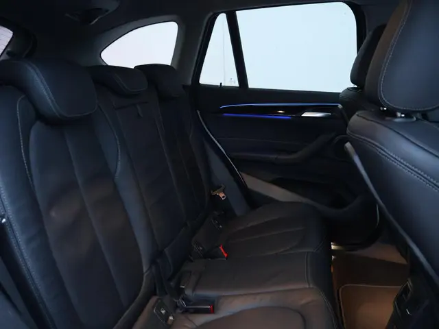 BMW X1 sDrive18i Business Edition Plus 2021 Benzine 17