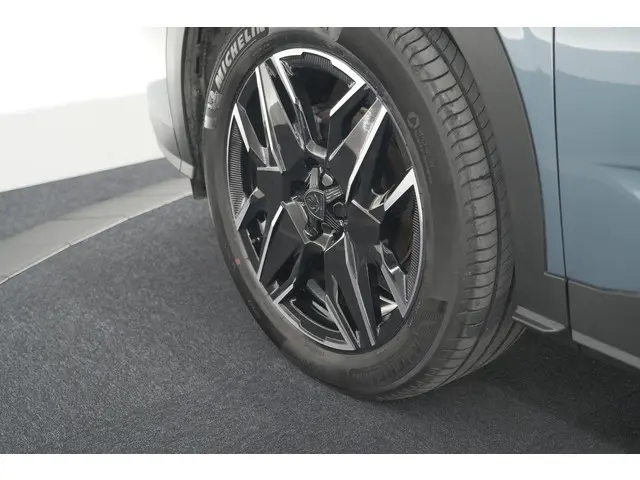 Peugeot 3008 1.2 Hybrid 145 GT 2025 Hybride Benzine 17