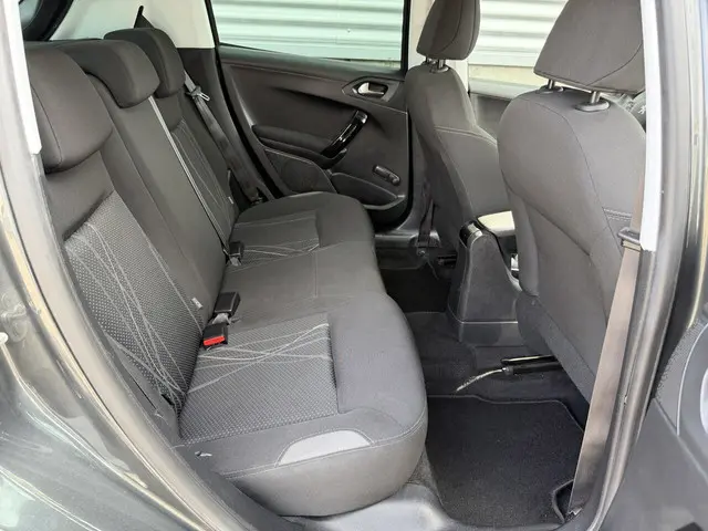 Peugeot 208 1.2 VTi Blue Lease 2012 Benzine 12