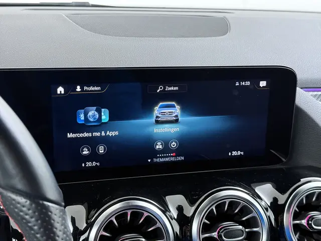 Mercedes-Benz GLA 180 AMG line 2021 Benzine 29