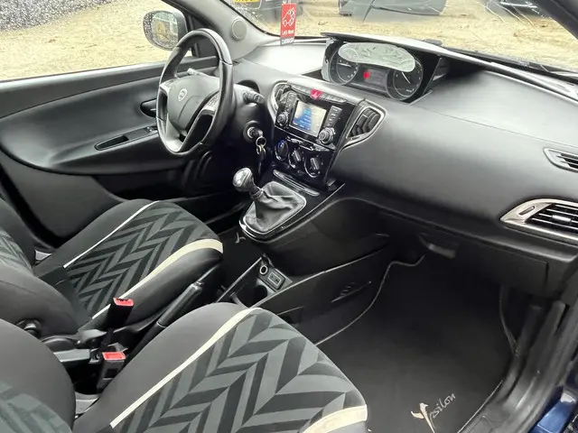 Lancia Ypsilon 0.9 TwinAir Gold 2016 Benzine 3