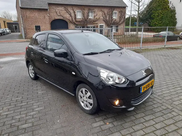 Mitsubishi Space Star 1.0 Intense 2013 Benzine 12