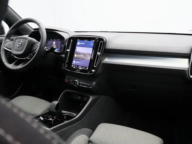Volvo XC40 2.0 B4 Plus Dark 2024 Benzine 2