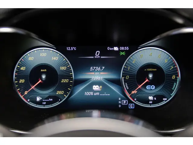 Mercedes-Benz GLC 300e 4MATIC 2021 Hybride Benzine 21