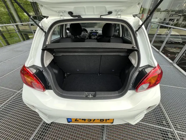 Mitsubishi Space Star 1.2 Connect+ 2024 Benzine 9