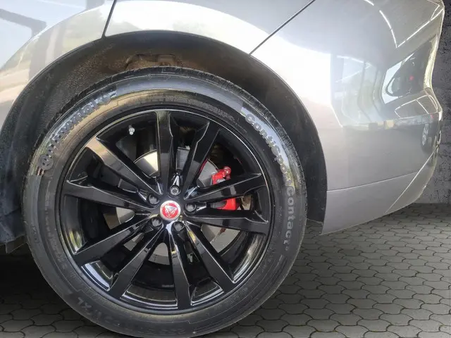 Jaguar F-PACE 3.0 S/C S AWD 35t 2018 Benzine 24