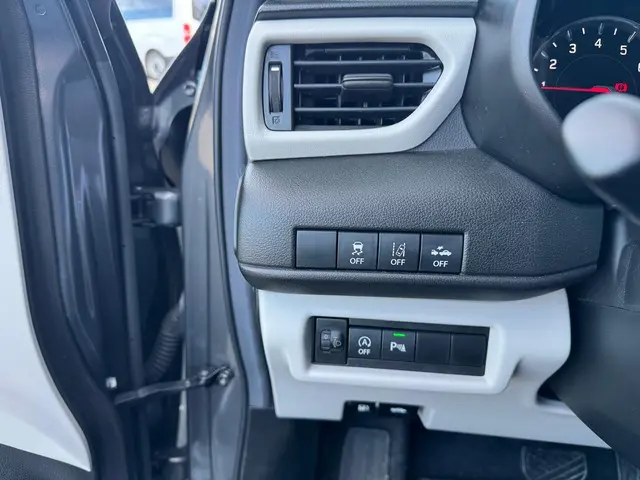 Suzuki Swift 1.2 Select Smart Hybrid 2025 Benzine 12