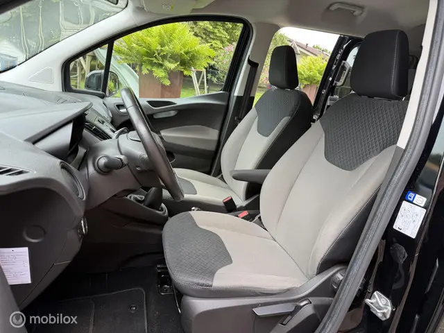 Ford Tourneo Courier Titanium 2016 Benzine 9