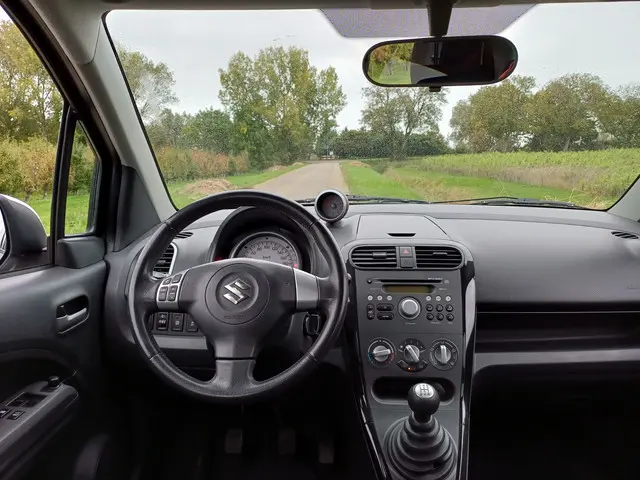 Suzuki Splash 1.2 Exclusive EASSS 2014 Benzine 29