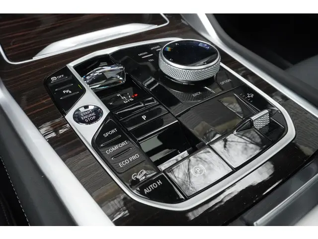 BMW X6 xDrive40i 2025 Benzine 12