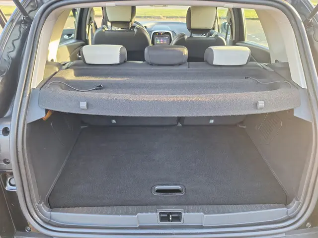 Renault Captur 0.9 TCe Limited TREKHAAK 2018 Benzine 27