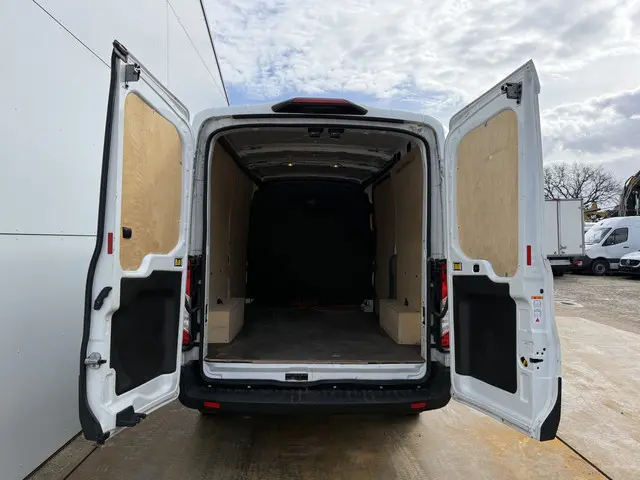 Ford E-Transit 68kWh 184PK 2023 Elektrisch 13