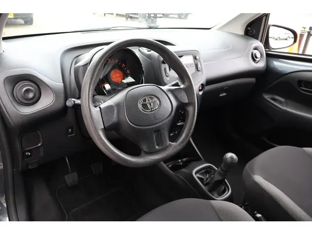 Toyota Aygo 1.0 x-fun 2019 Benzine 4