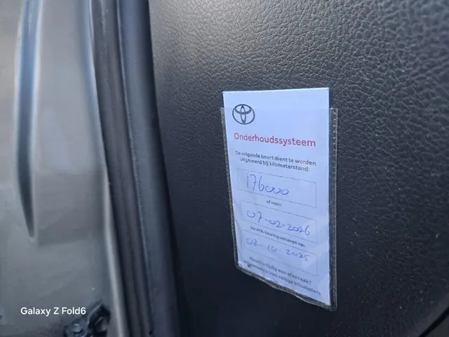 Toyota Avensis 1.8 VVT-i Executive 2017 Benzine 4