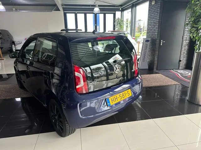 Volkswagen up! 3