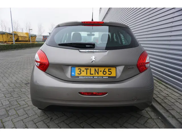 Peugeot 208 1.2 VTi Allure 2014 Benzine 7