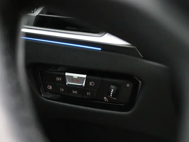 BMW 3 Serie Sedan 330e 2023 Hybride Benzine 16