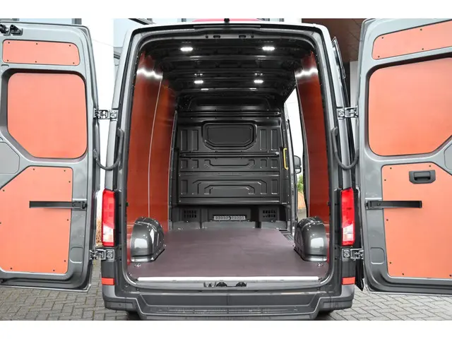 Volkswagen Crafter 2.0 TDI L3H3 2024 Diesel 11