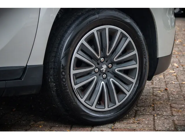 Peugeot 2008 1.2 PureTech Active 2019 Benzine 27