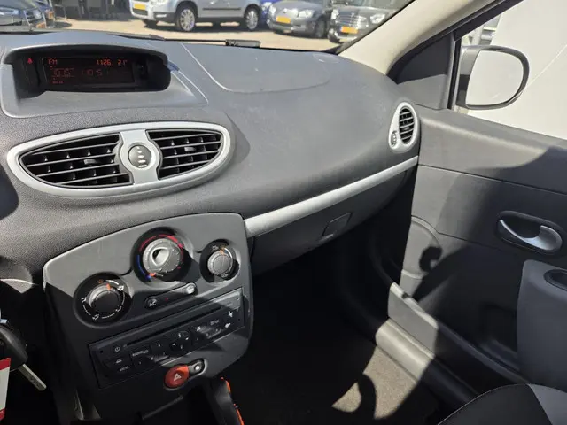 Renault Clio 1.2 Authentique 2012 Benzine 3